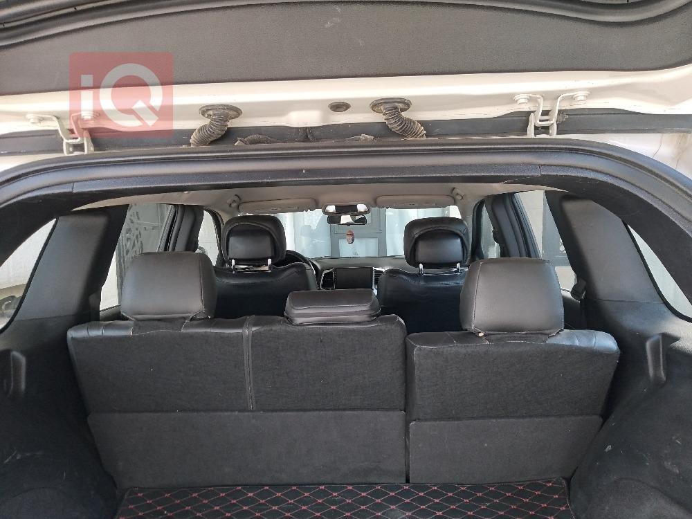 جیپ گراند شیرۆکی